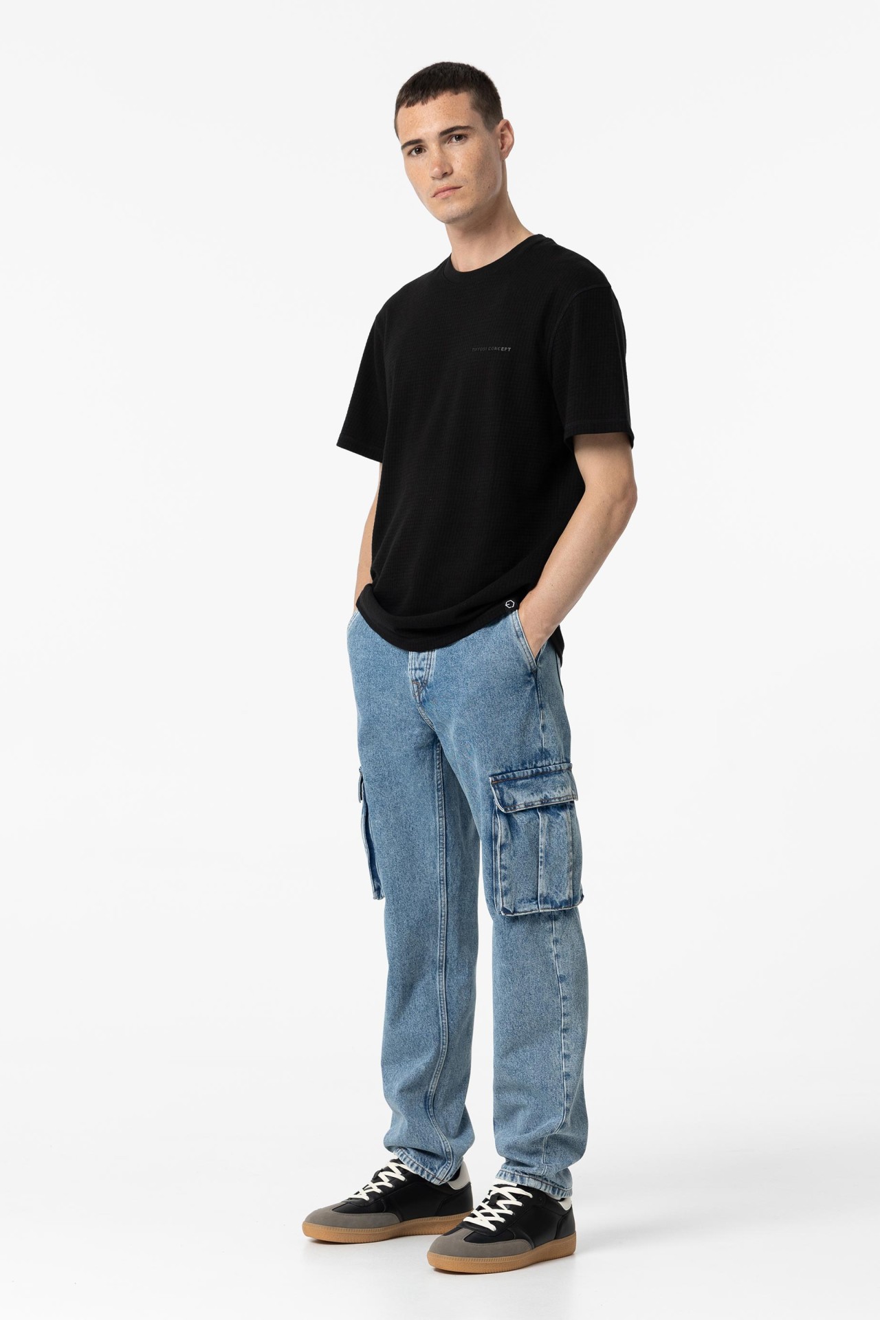 Relaxed Fit Cargo Jeans