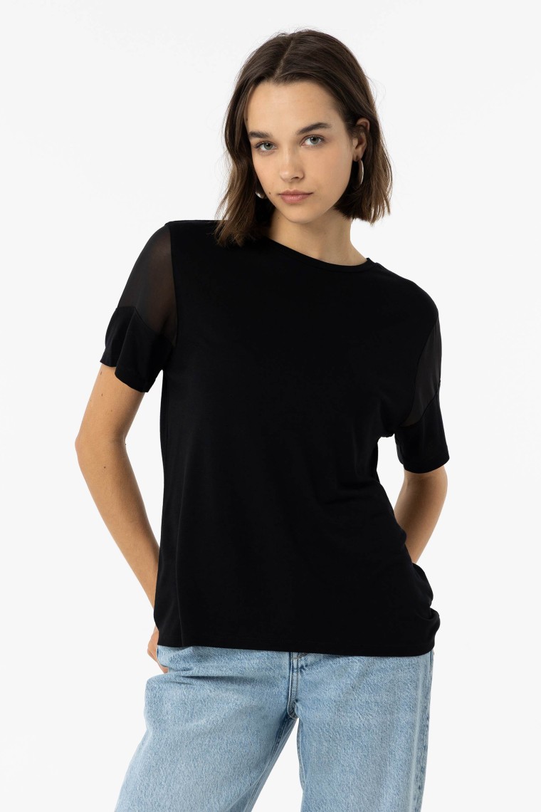 Contrast T-shirt