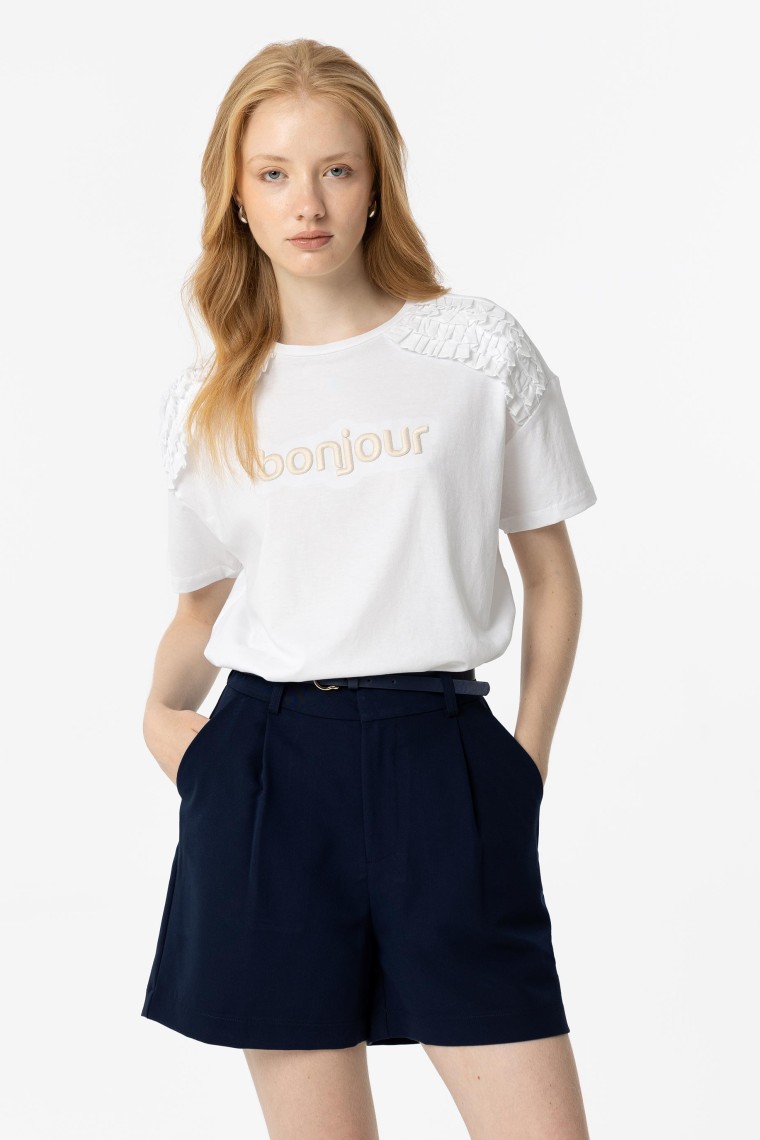 T-shirt com Texto e Folhos