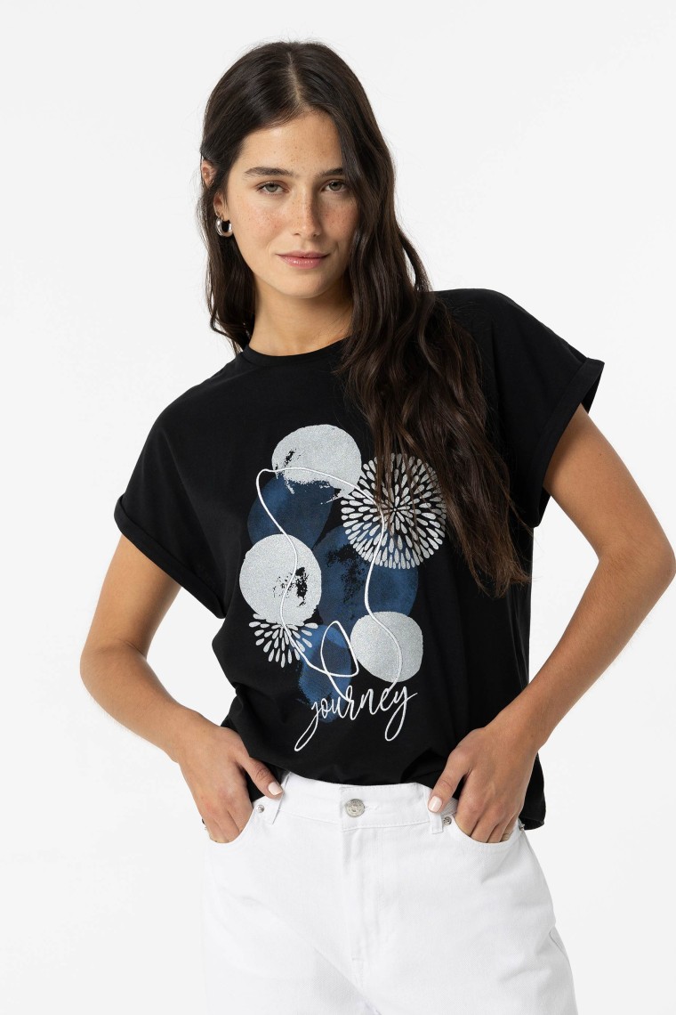 T-shirt com Estampado e Bordado Frontal