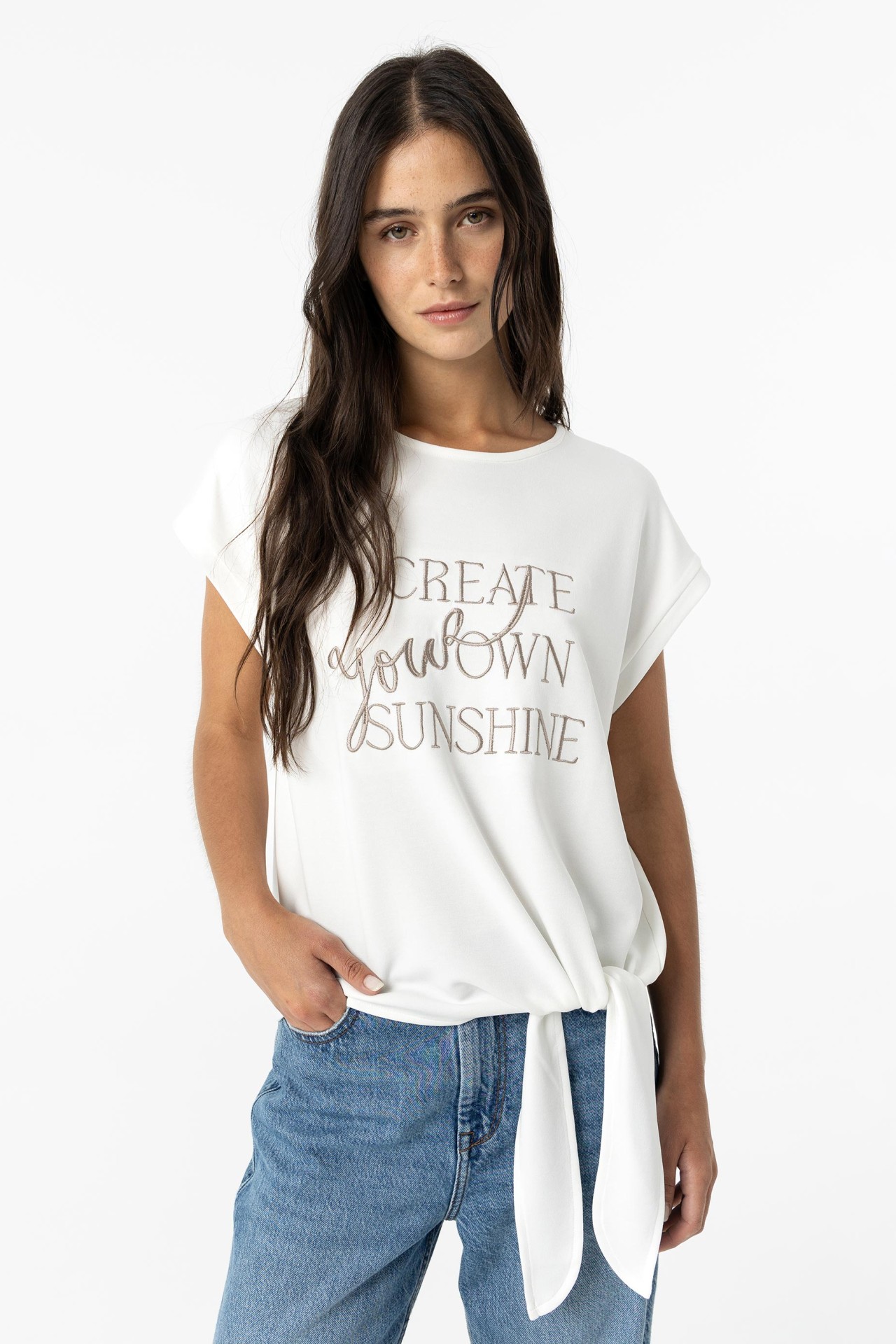 Camiseta con Texto y Nudo