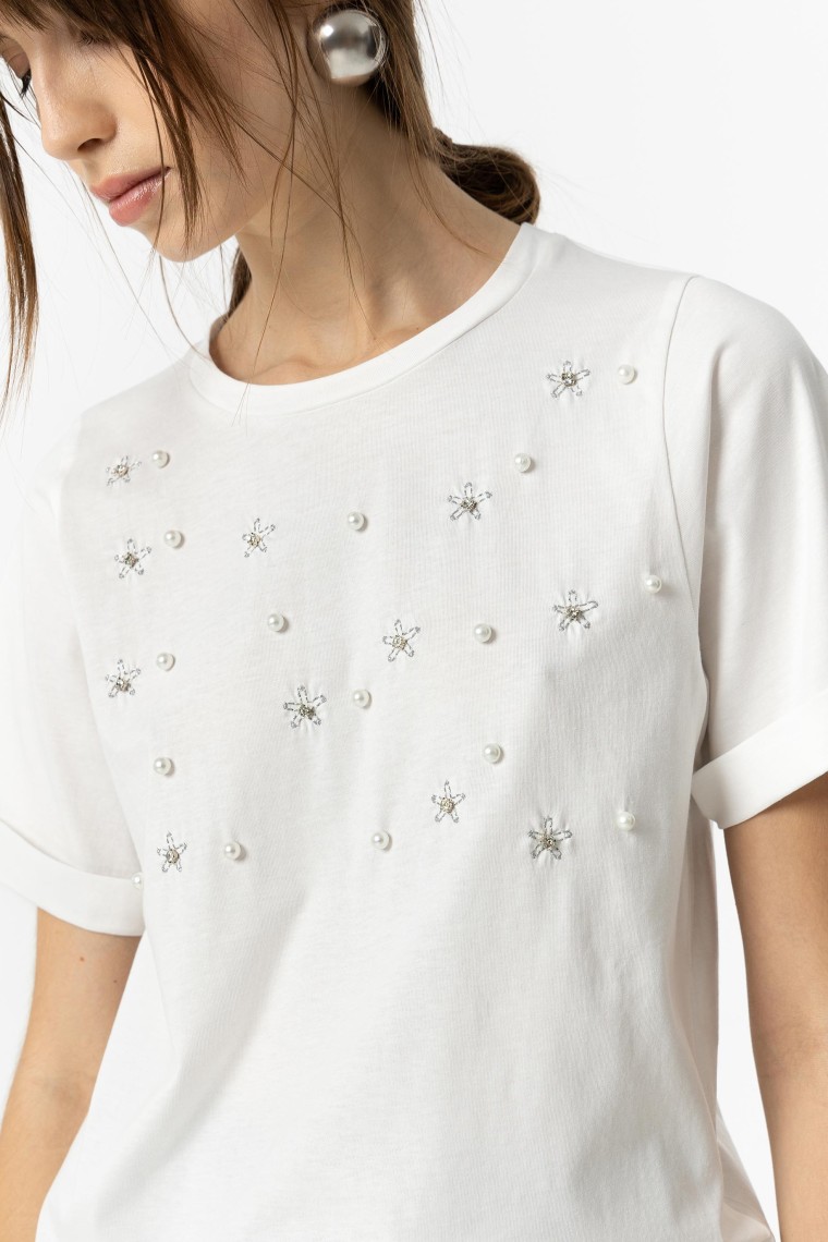 Camiseta con Brillantes y Perlas