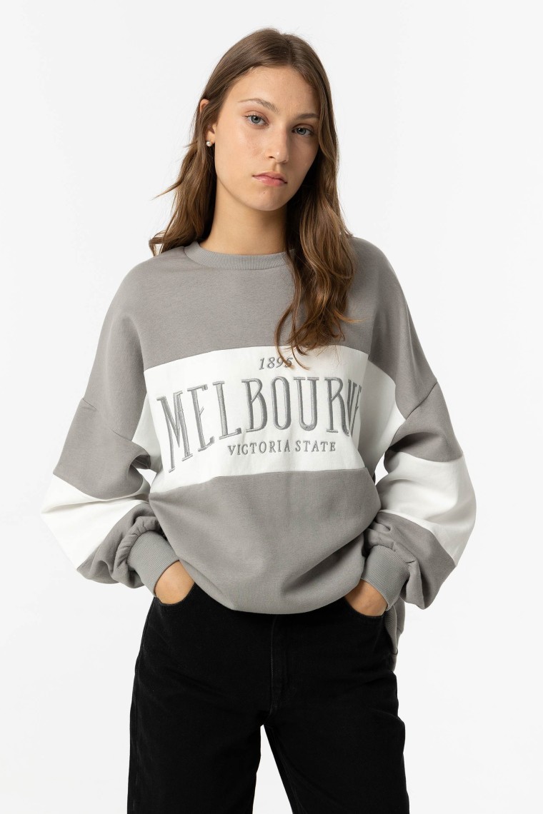 Sweatshirt com Bordado Frontal