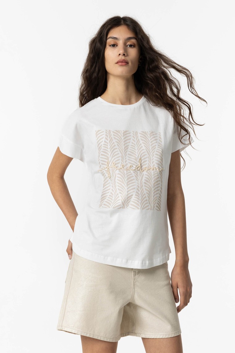 T-shirt com Estampado Frontal e Texto