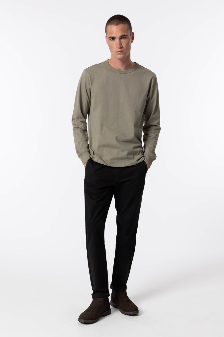 Pantaln Chino Tapered Fit