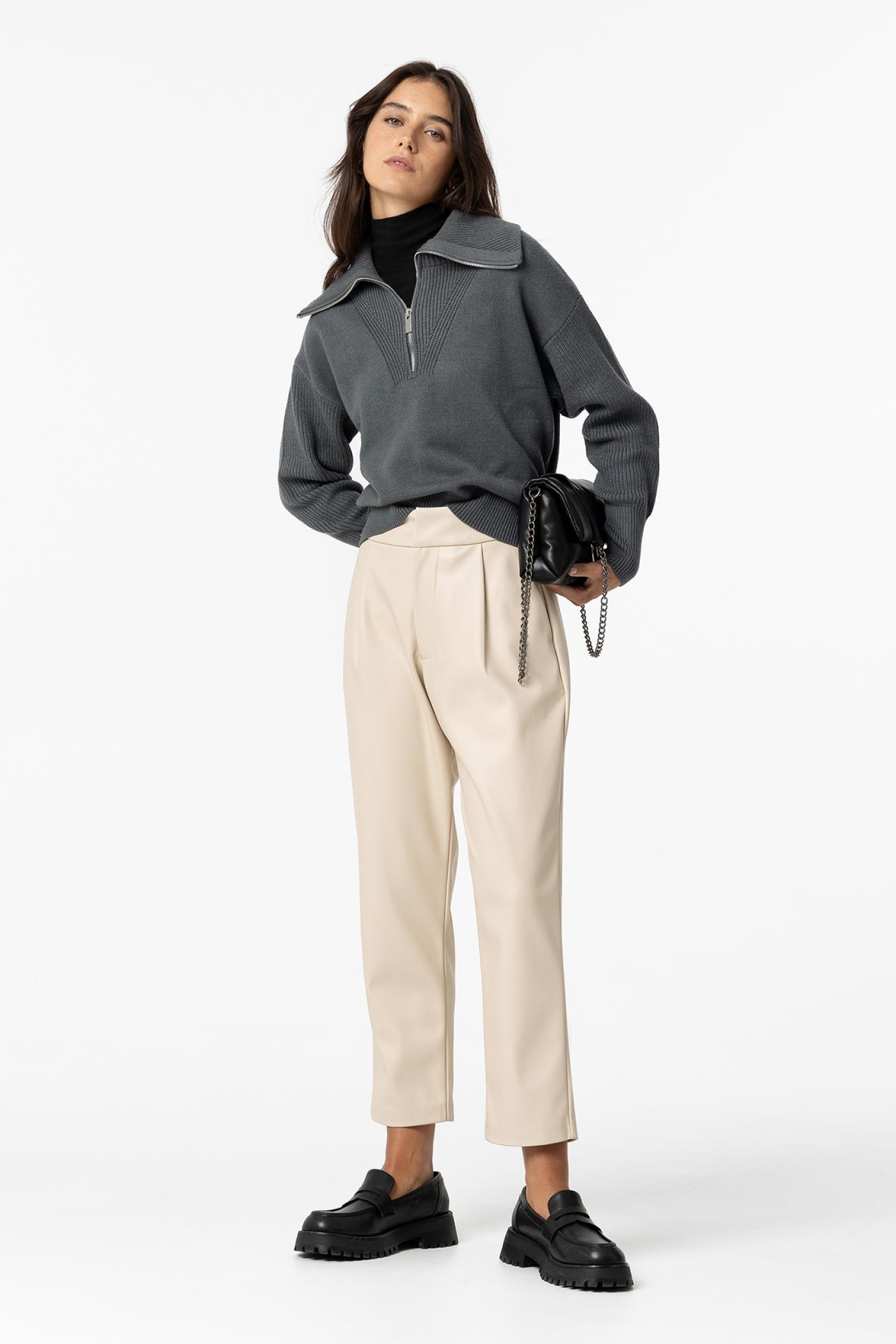 Pantaln Carrot Fit Efecto Piel