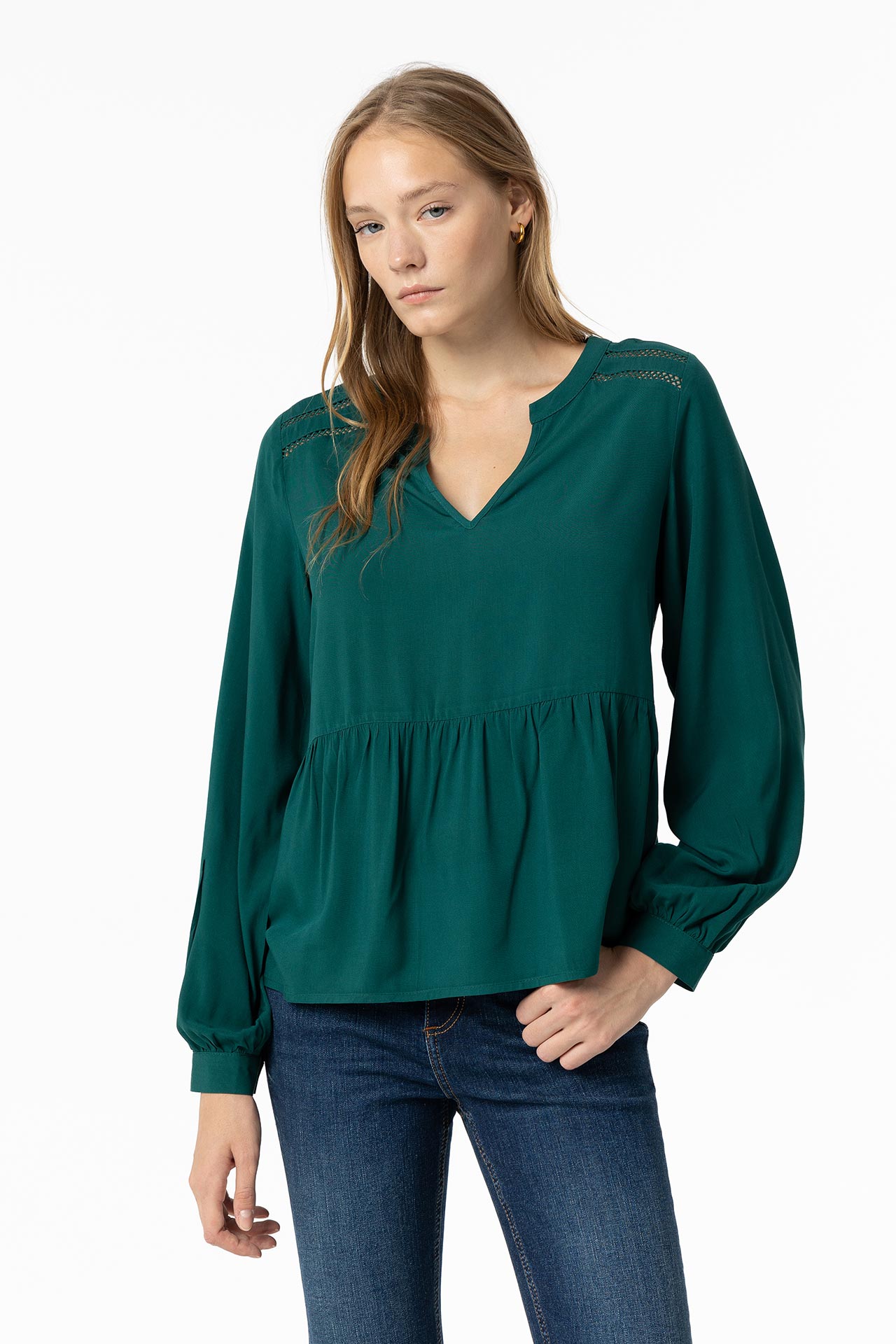 Blusa com Pormenores Abertos