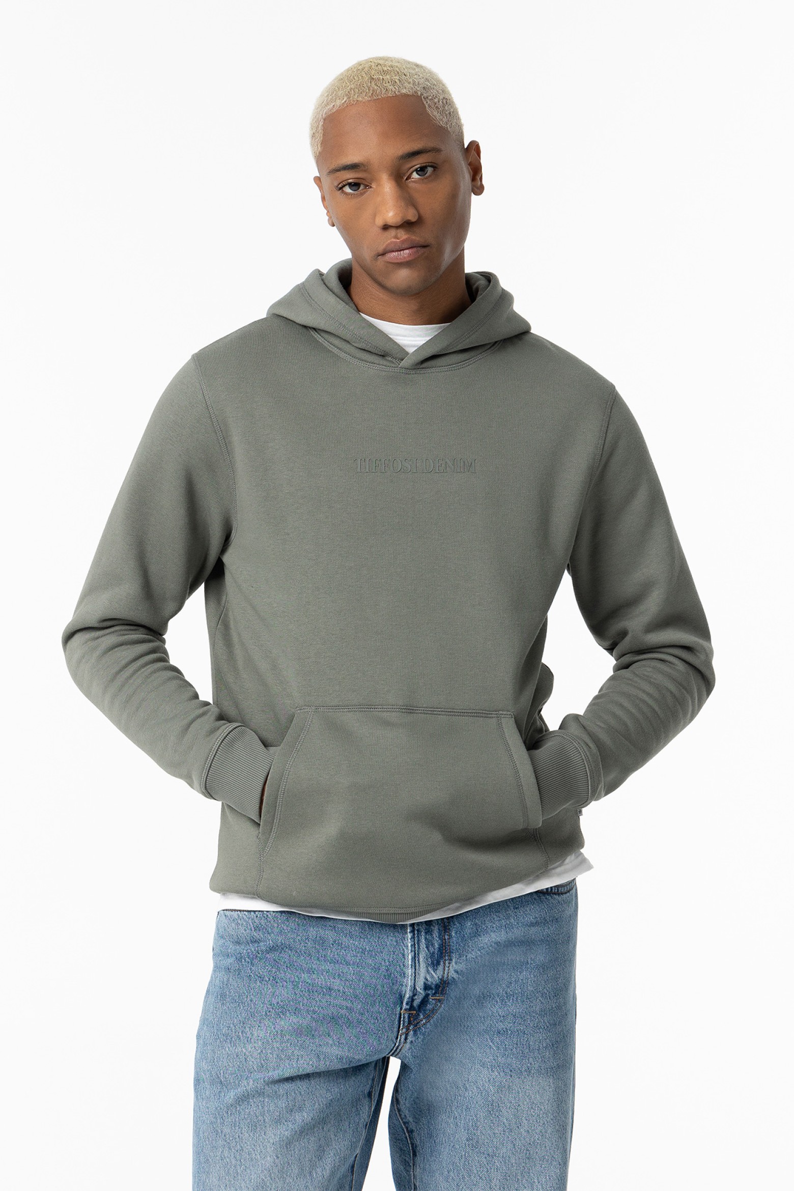 Hoodie com Alto Relevo