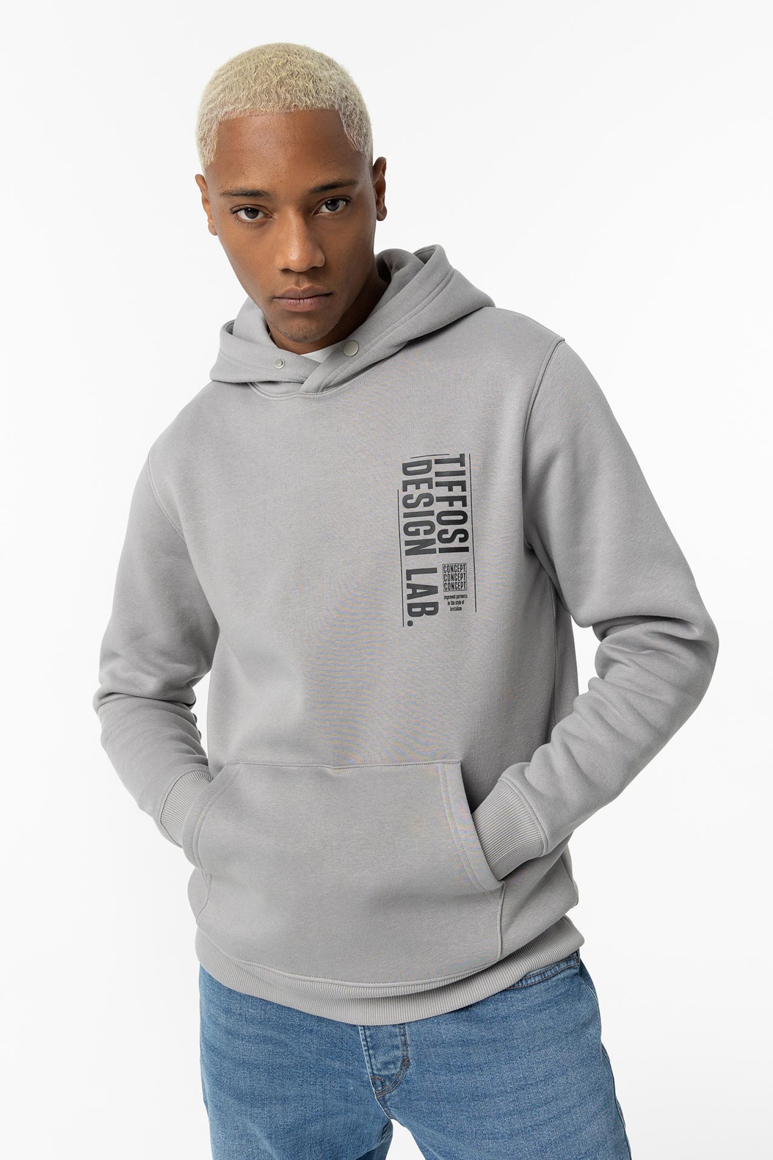 Sudadera con capucha estampada con botn