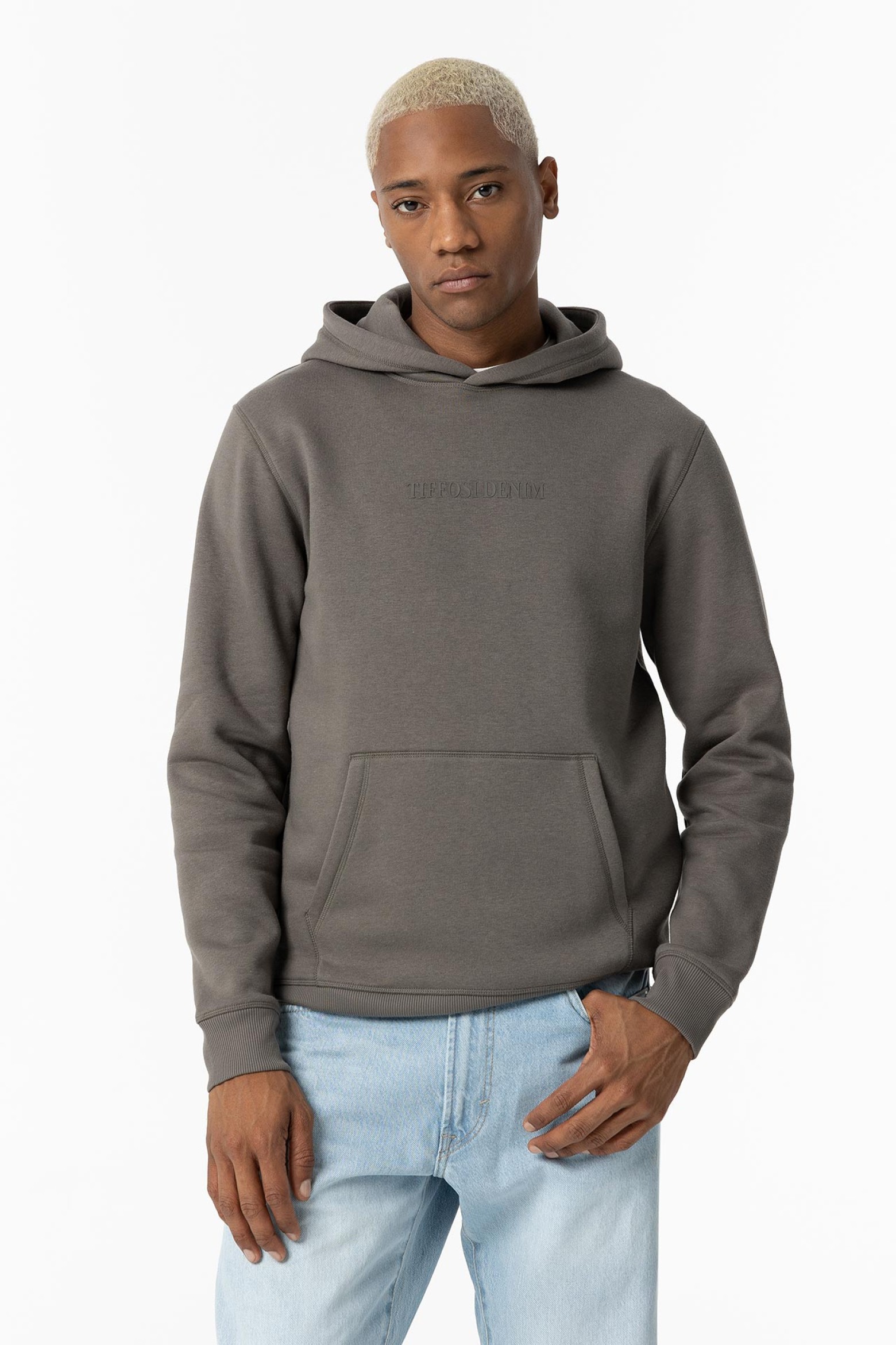 Hoodie com Alto Relevo