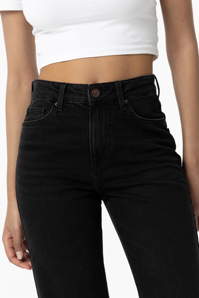 Amy Straight Fit Jeans Amy Straight Fit Jeans