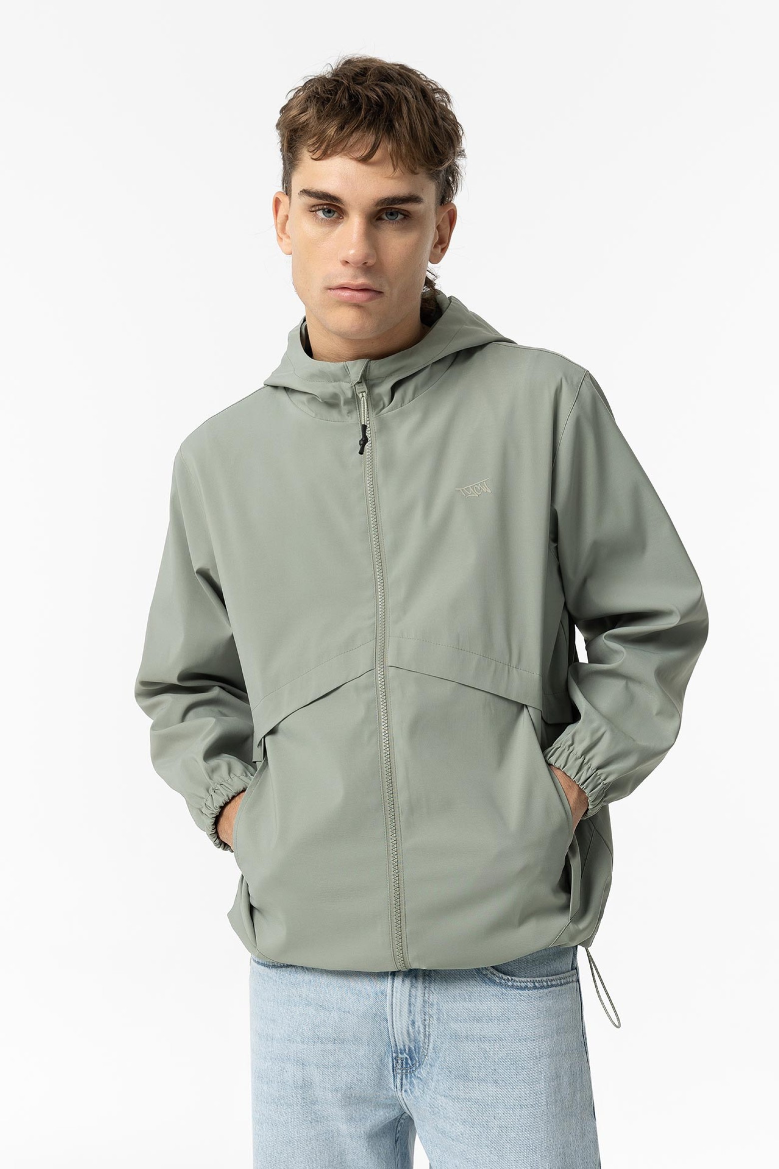 Casaco Tipo Parka com Capuz