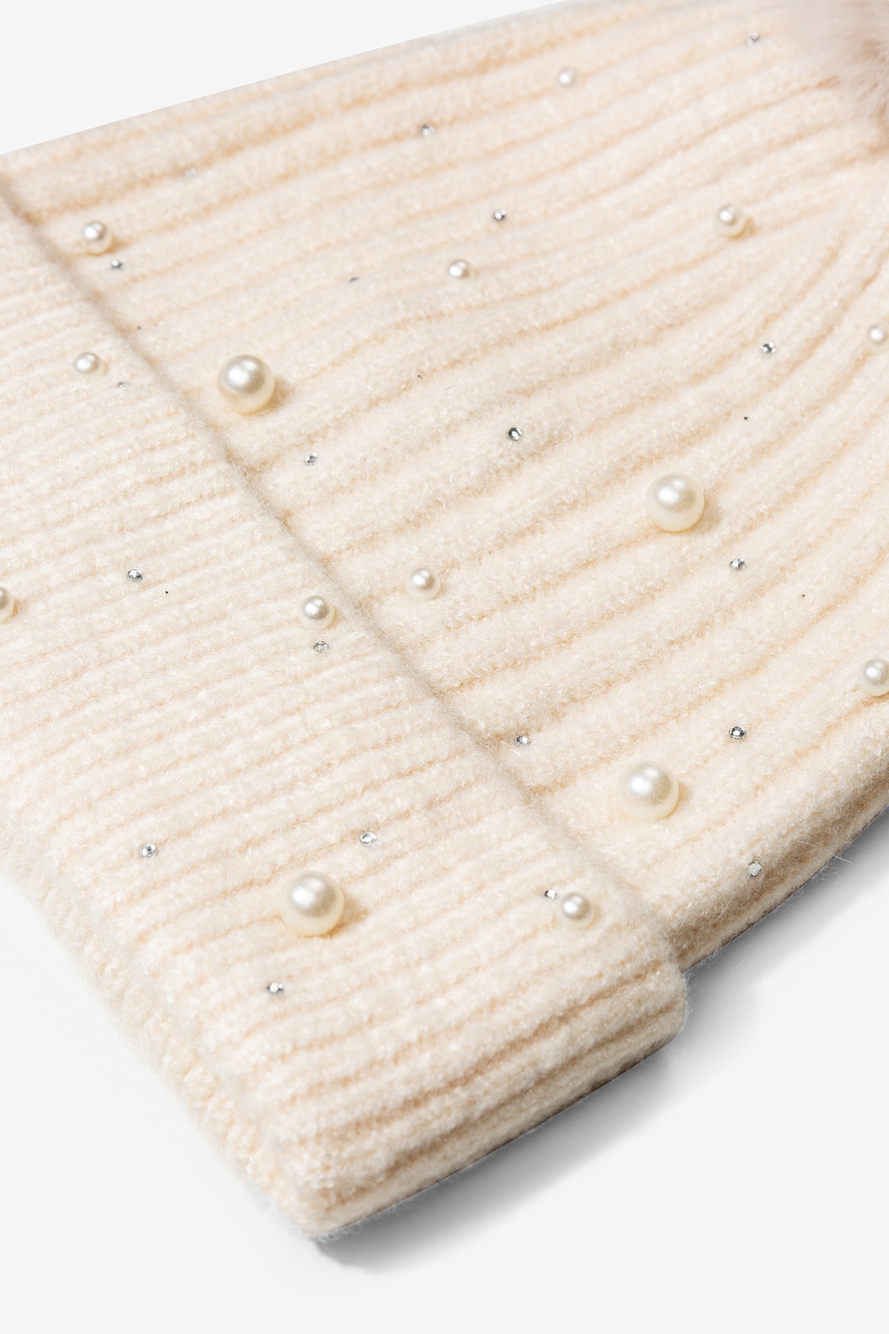 Gorro com Aplicaes e Pompom