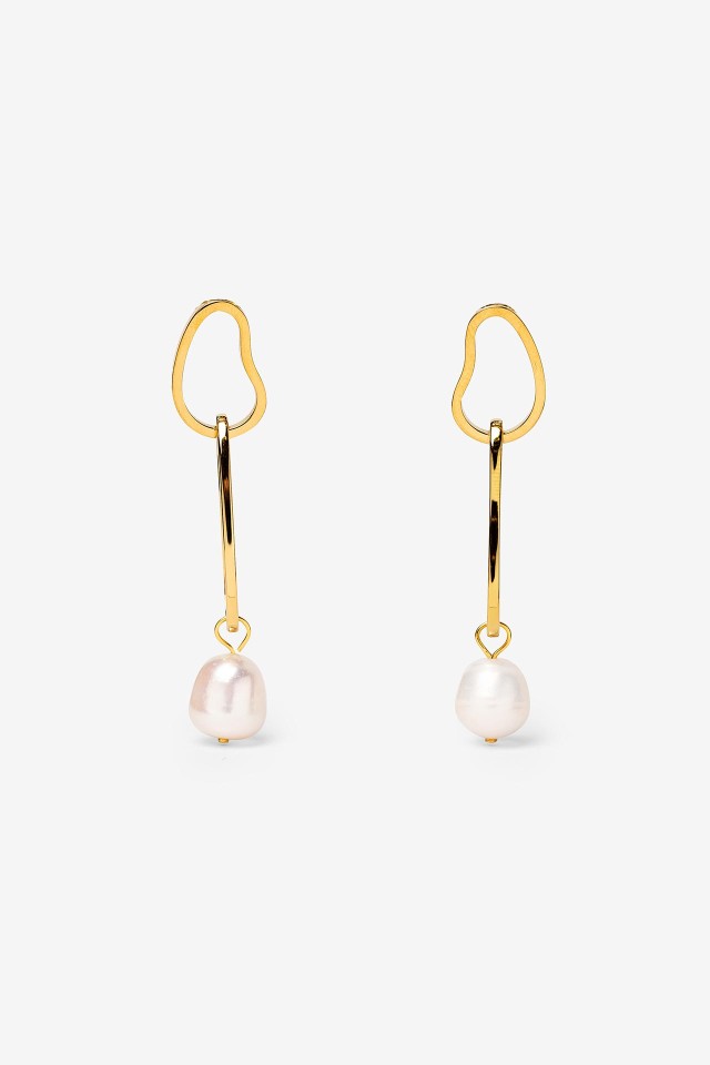 Minimalist Gold Pearl Earrings