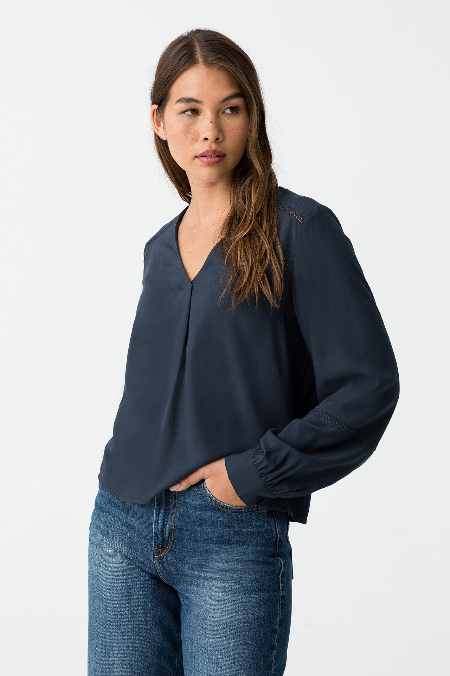 Blusa com Pormenores Abertos