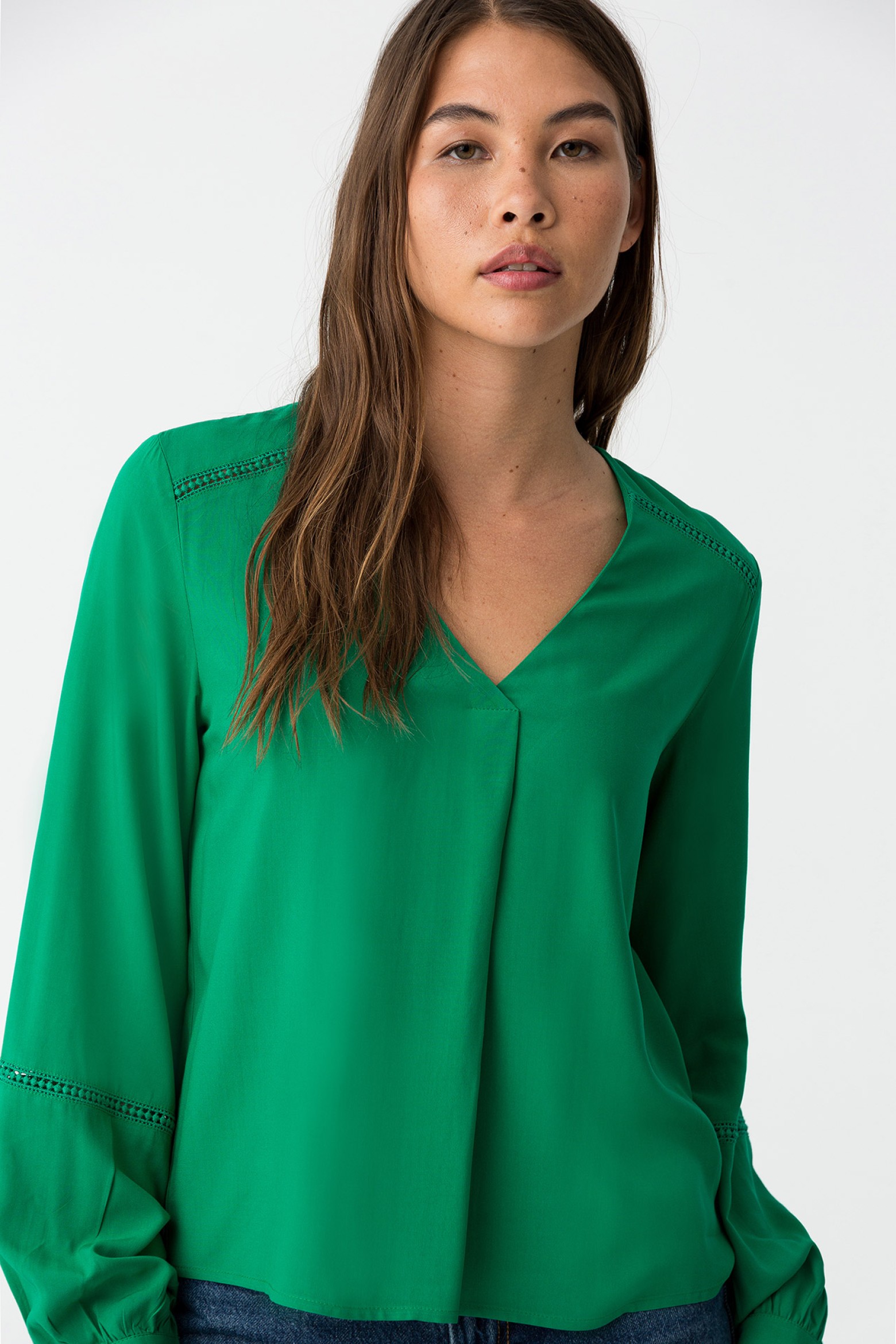 Blusa com Pormenores Abertos