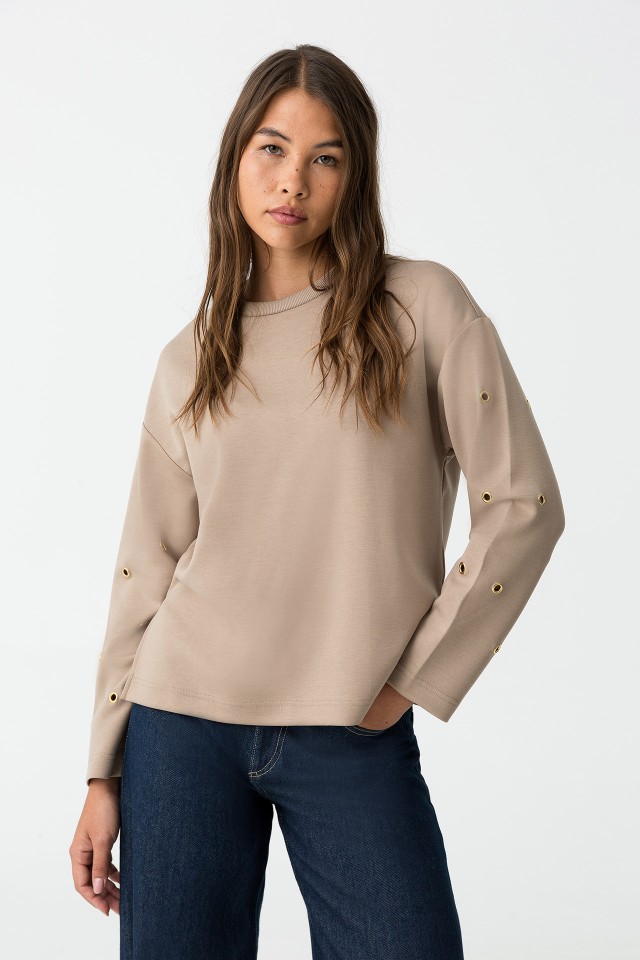 Sudadera con Tachuelas