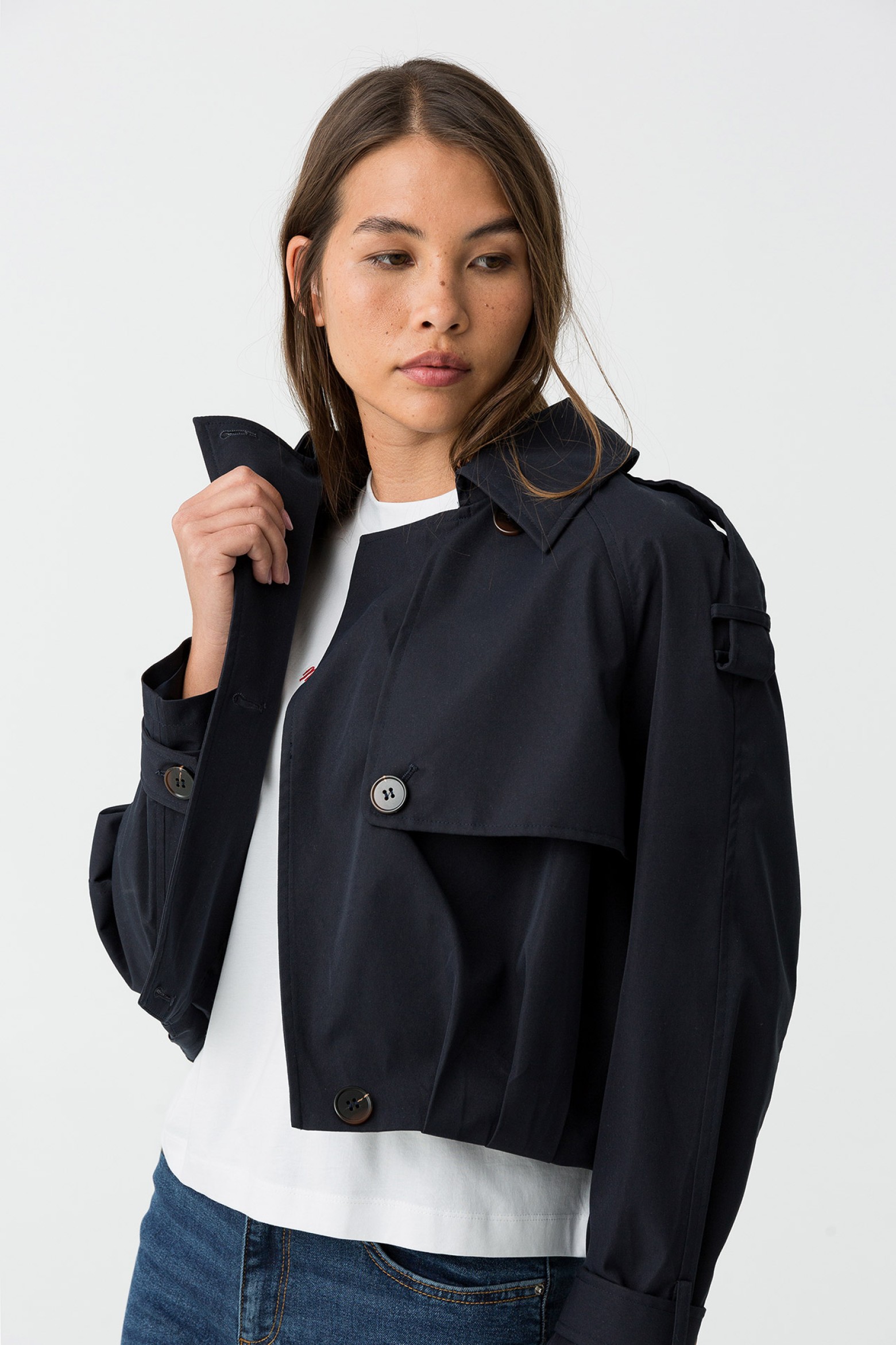 Gabardina corta con cinturn