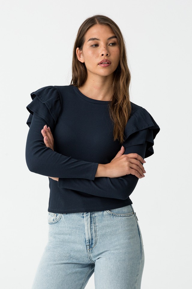 T-shirt with ruffles on the sleeves