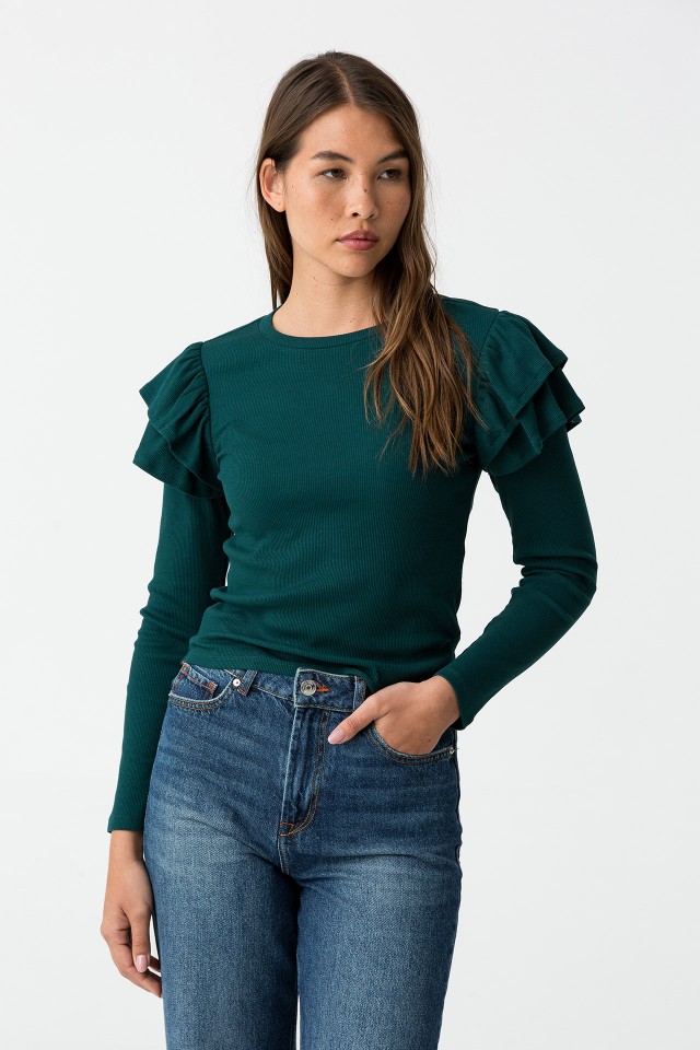 T-shirt with ruffles on the sleeves