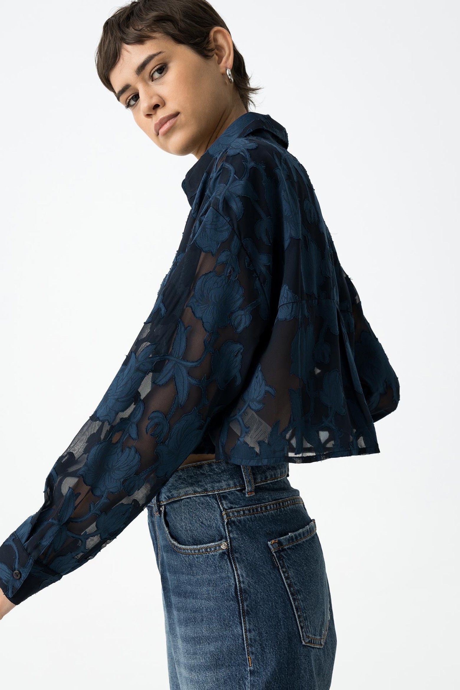 Camisa Acetinada com Relevo