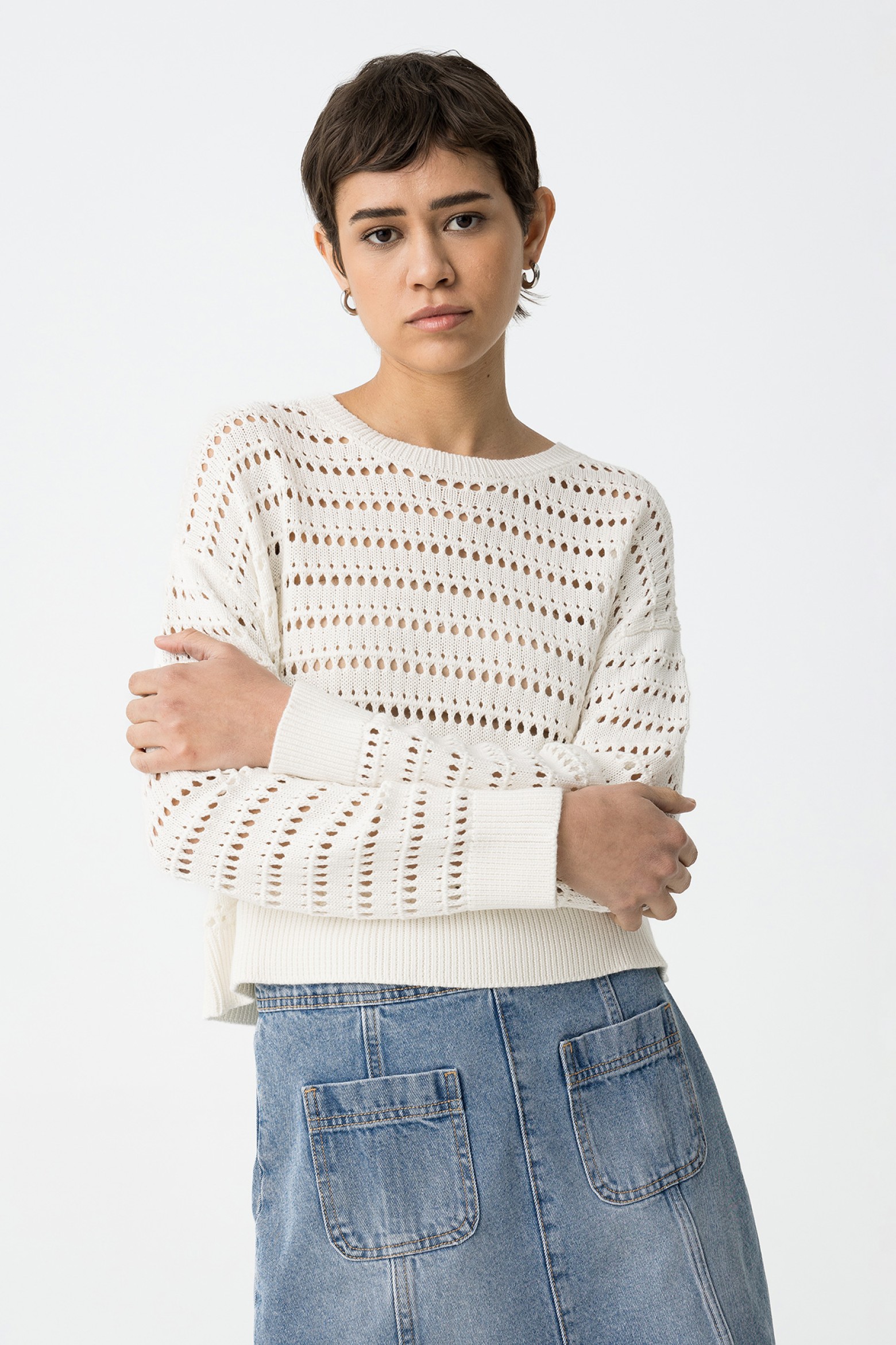 Camisola malha com pormenores abertos