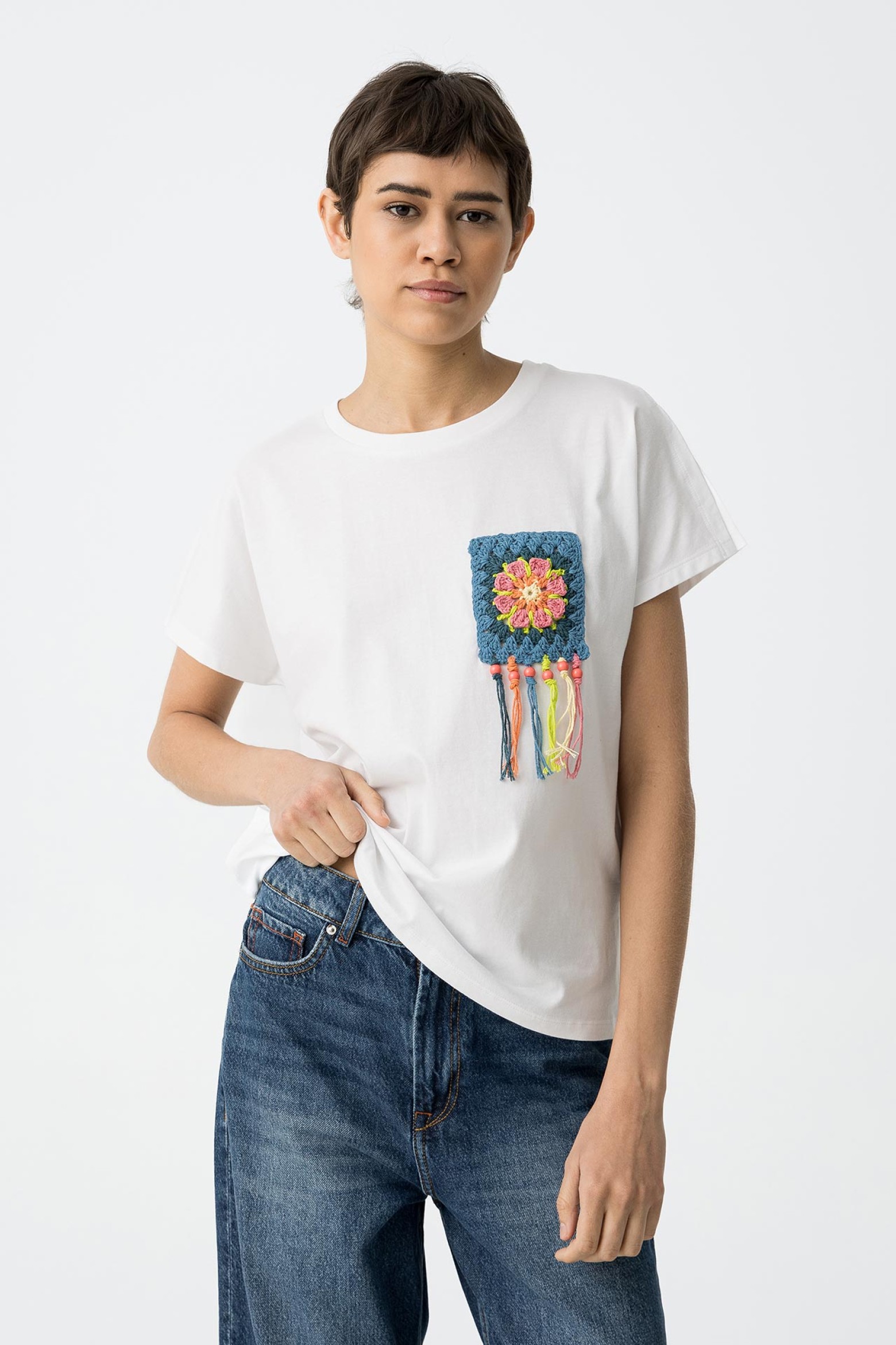 T-shirt with crochet pocket