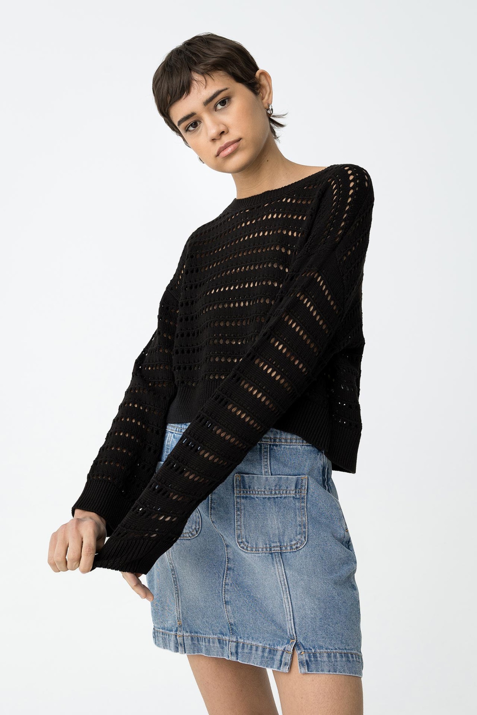 Camisola malha com pormenores abertos