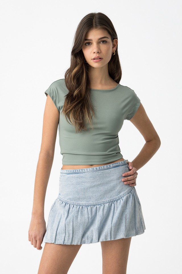 Crop Top con Abertura en la Espalda