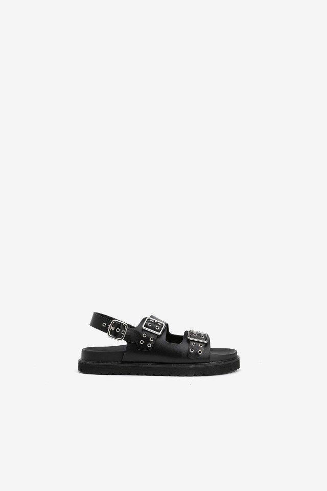 Sandalias con hebillas