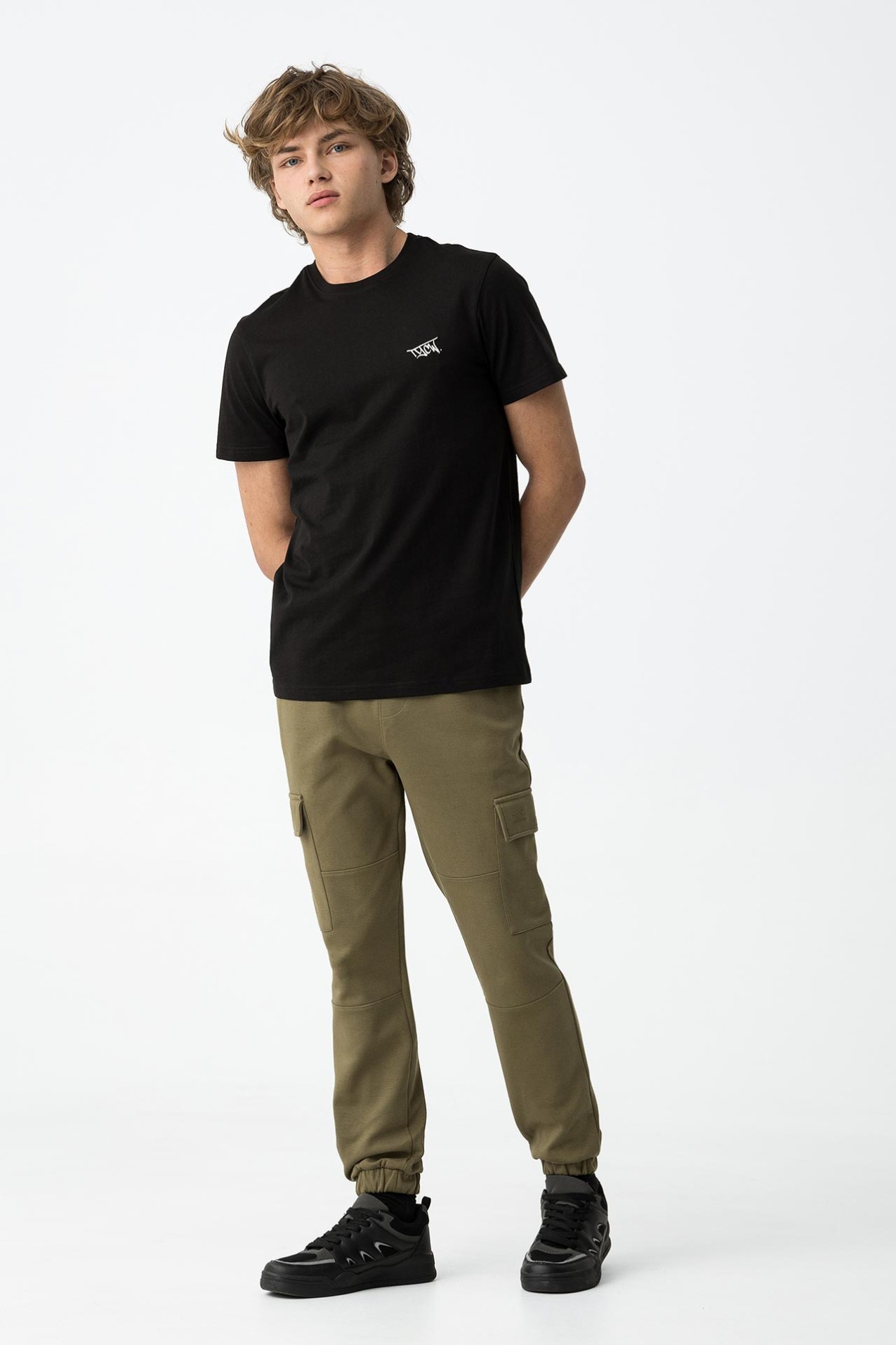 Pantalones cargo con bolsillos