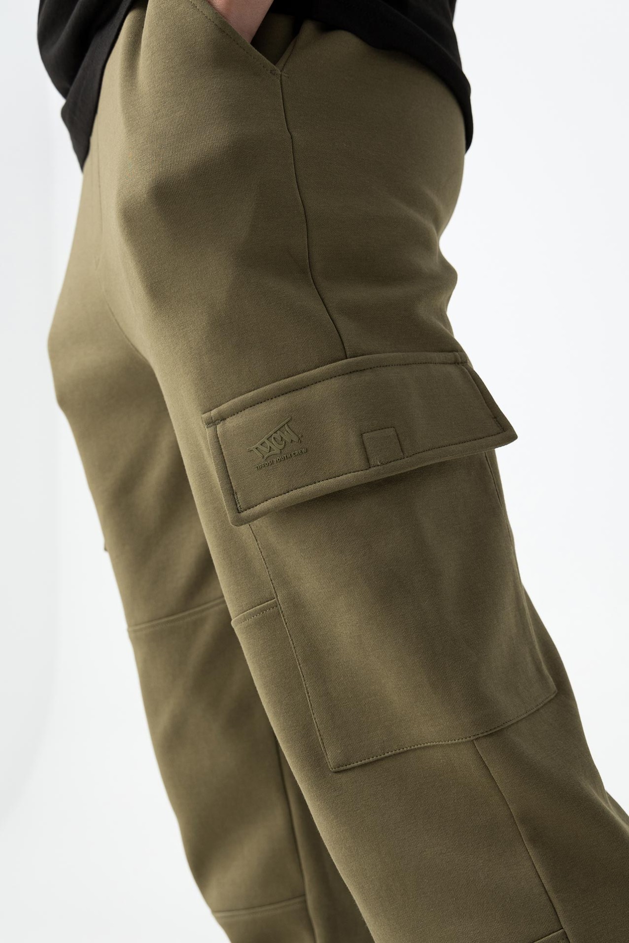 Pantalones cargo con bolsillos