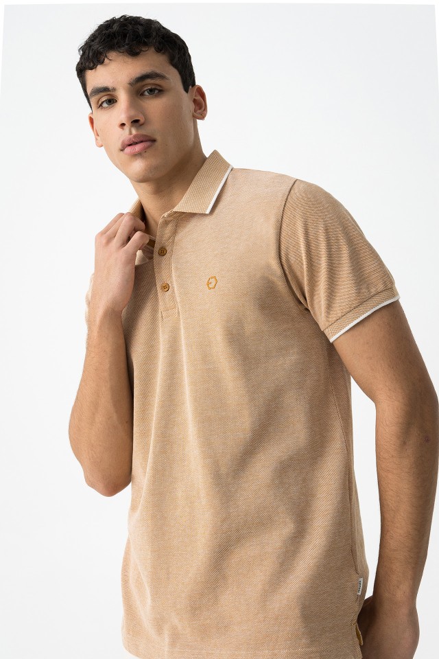 Polo Piqu Detalhe Estampado com Relevo