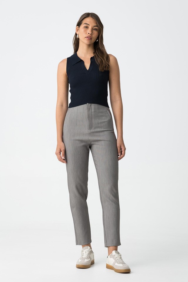 Pantalones elegantes con pinzas