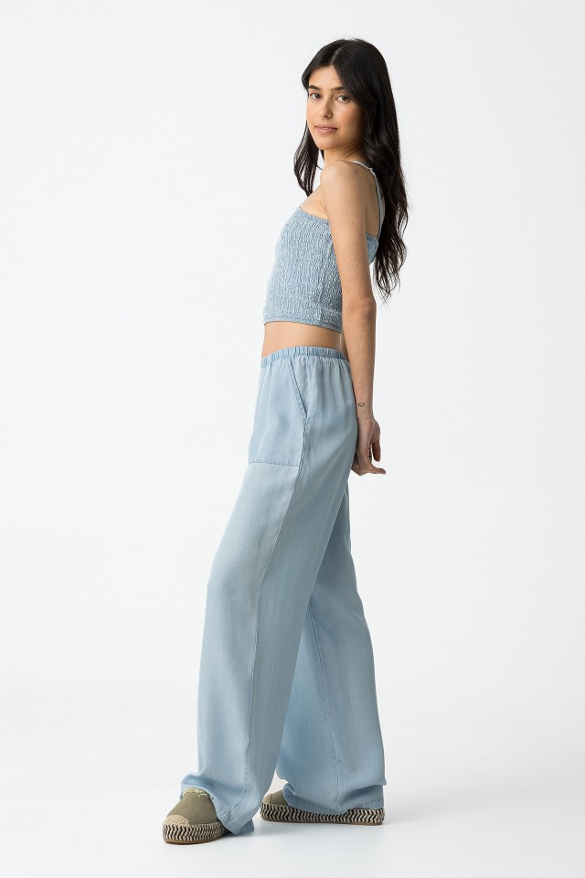 Pantalones fluidos de pierna ancha