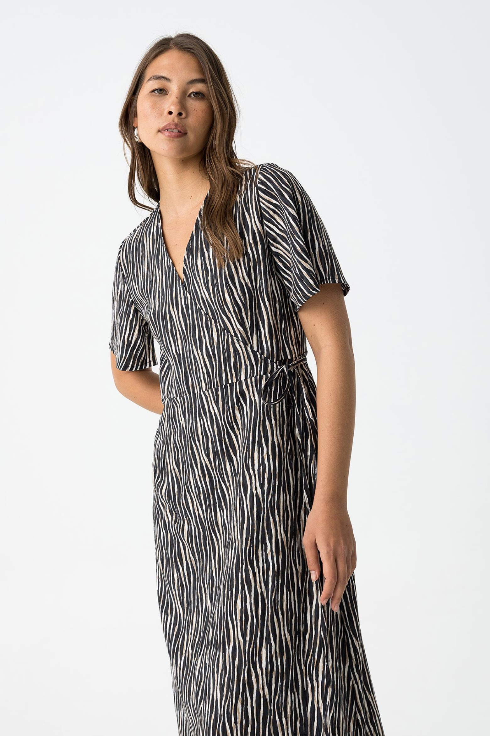 Vestido cruzado estampado con nudo