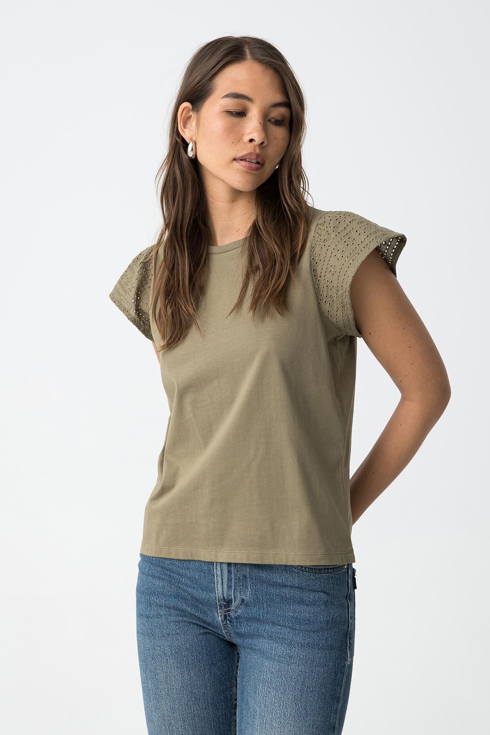 T-shirt em algodo com detalhes de folhos