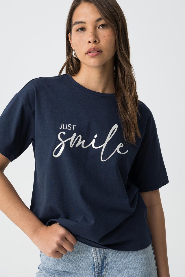 Camiseta con estampado frontal
