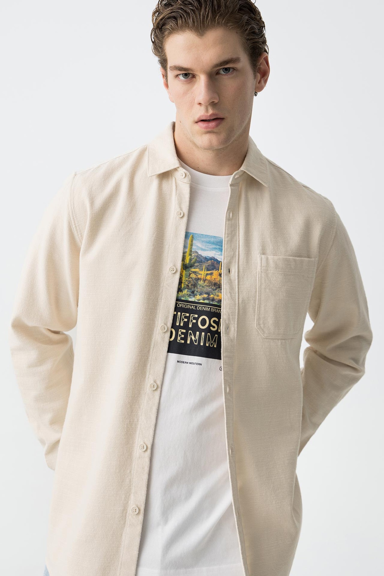 Camisa regular fit con bolsillo