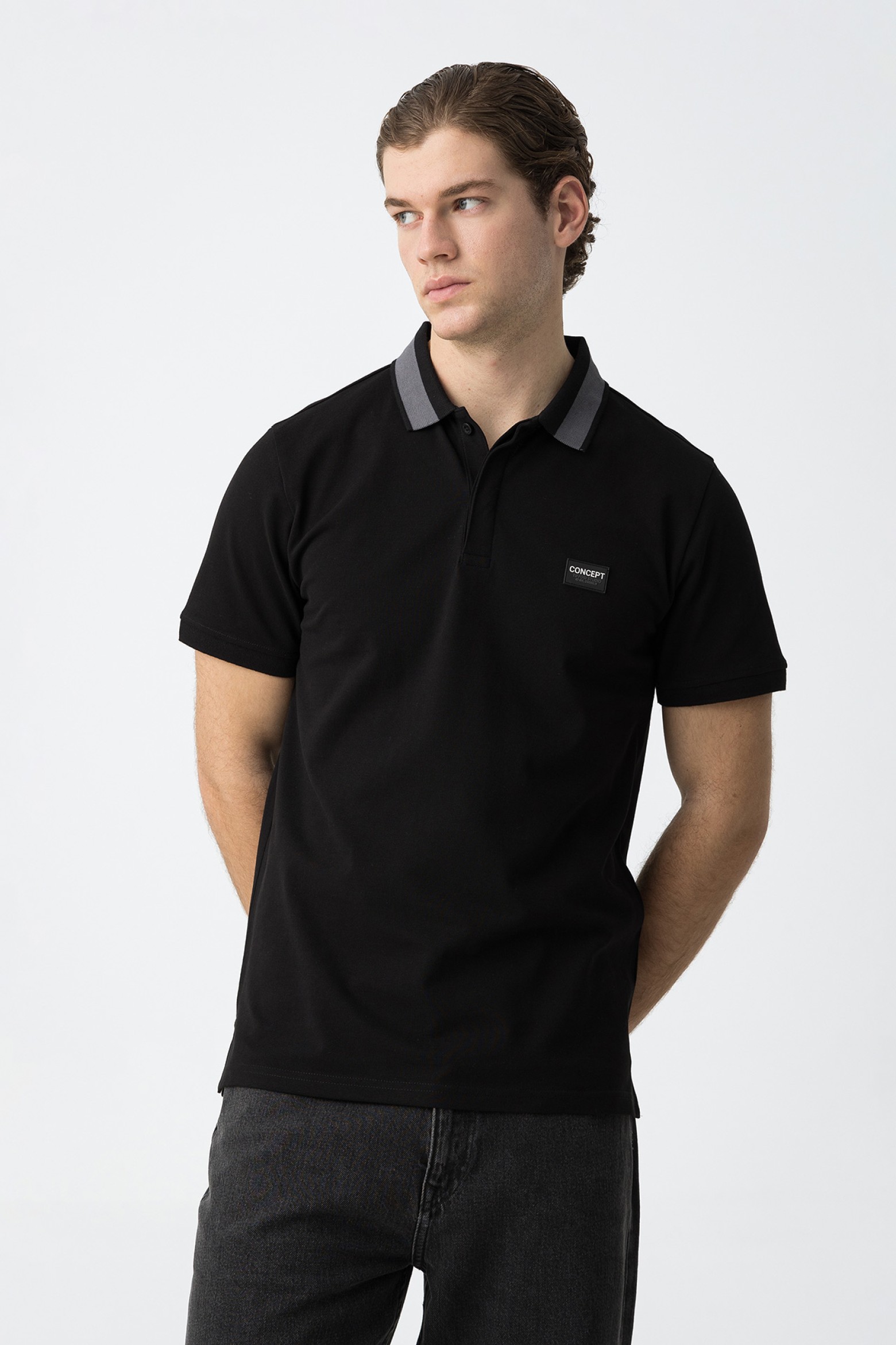 Polo con cuello en contraste