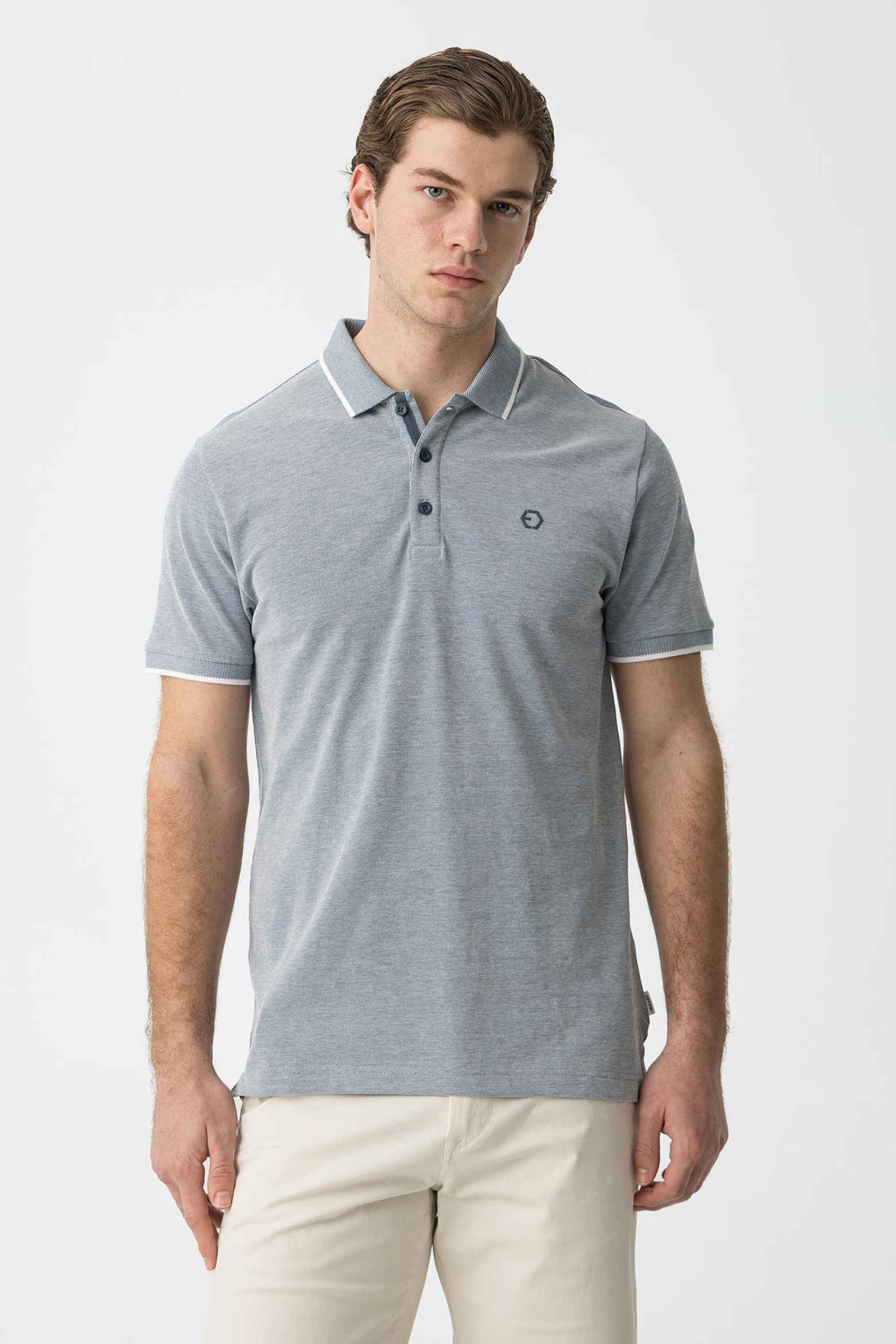 Polo Piqu Detalhe Estampado com Relevo
