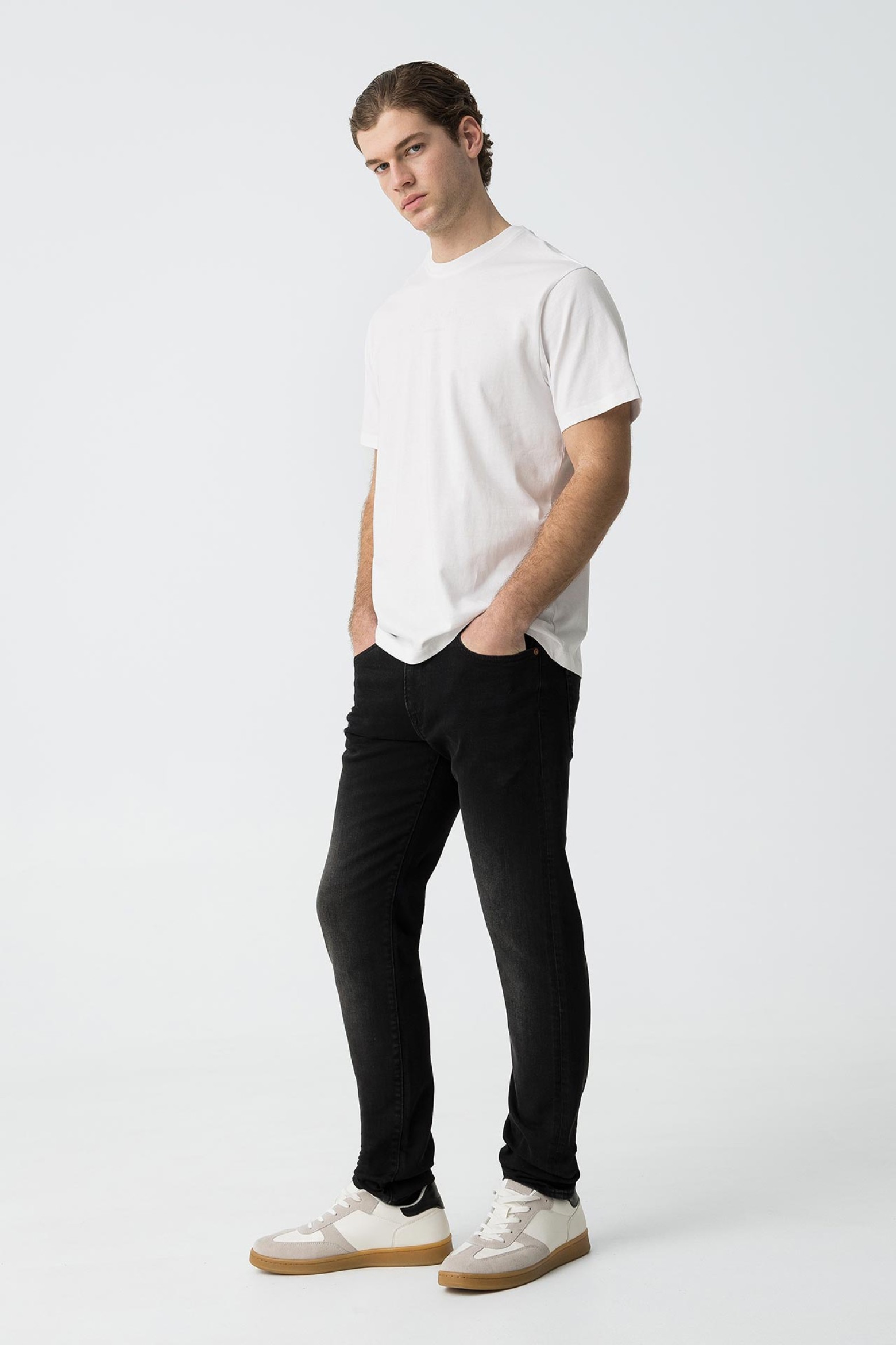 Vaqueros de corte slim y tapered Dylan