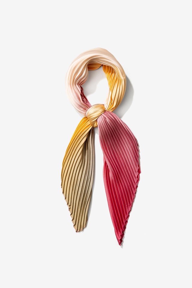 Tricolor Ruffled Effect Bandana