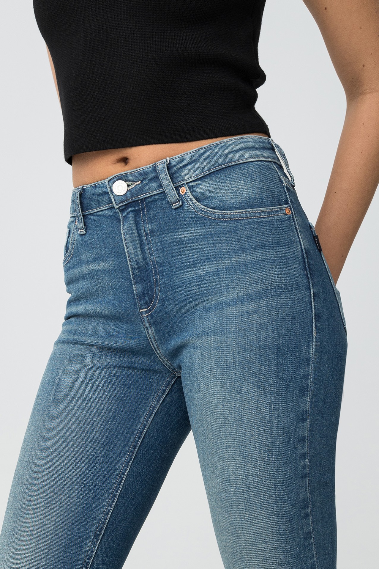 Vaqueros capri acampanados Megan