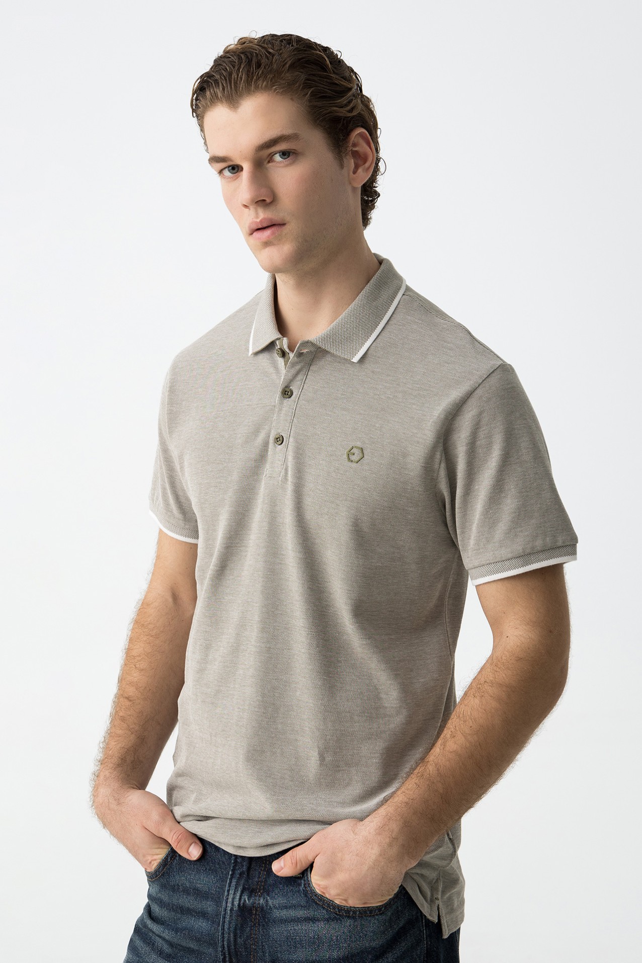 Polo Piqu Detalhe Estampado com Relevo