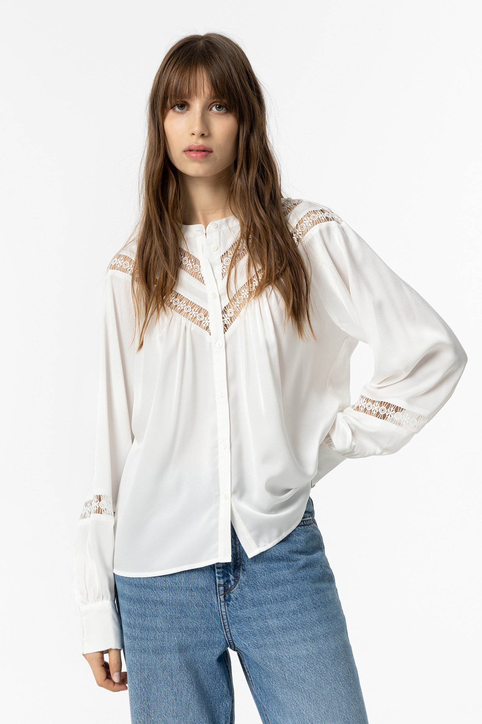 Camisa con Bordados Abiertos