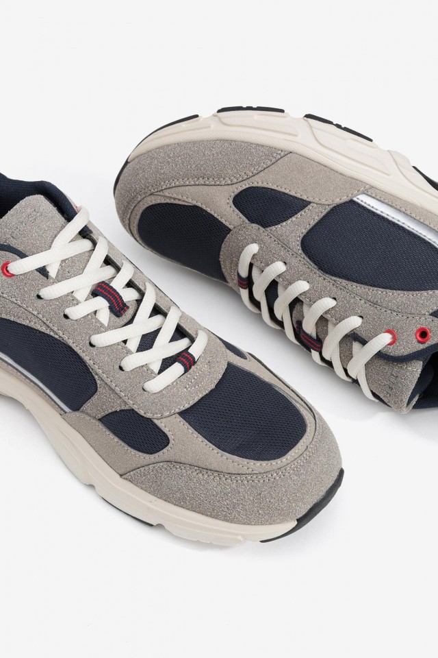 Retro Style Sneaker