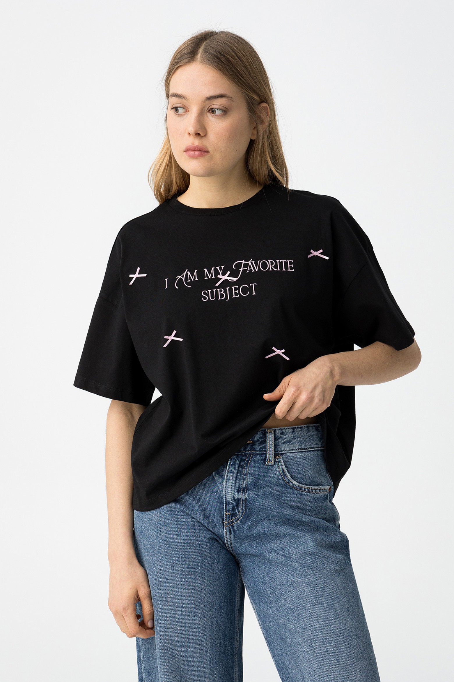 Camiseta cropped con estampado frontal
