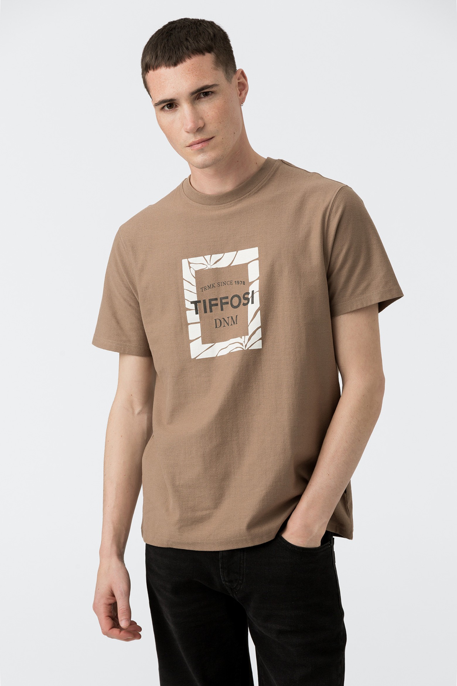 T-shirt com Textura Estampada