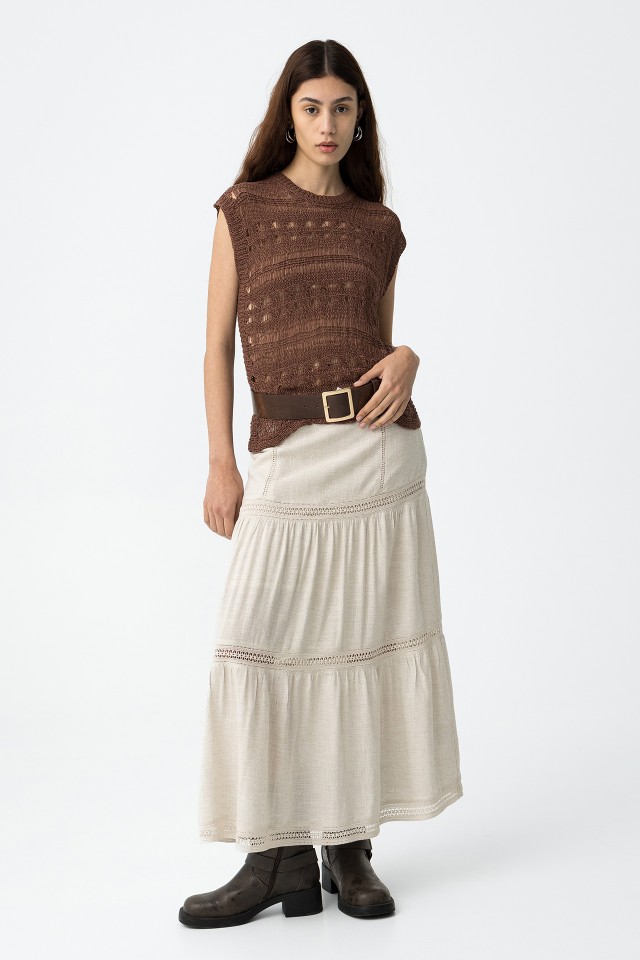 Falda midi con detalles de crochet